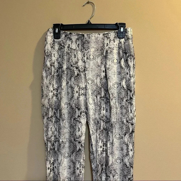 Miss Selfridge Pleated Soft Pants Snake Skin Women’s Size 6 Tapered Leg - Picture 2 of 12